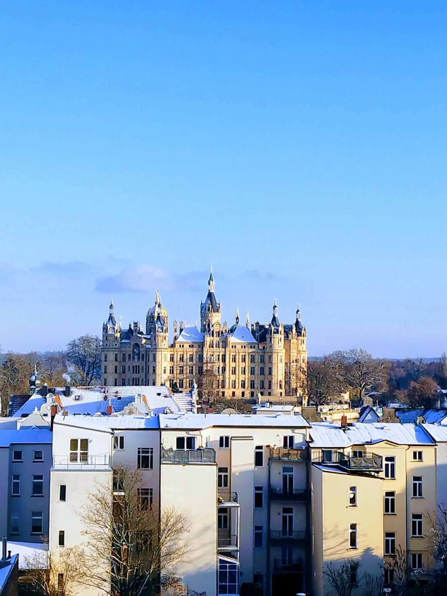 Schlosskoenig - Modernes & Zentrales Apartment Mit Balkon Und Arbeitsplatz Шверин Экстерьер фото